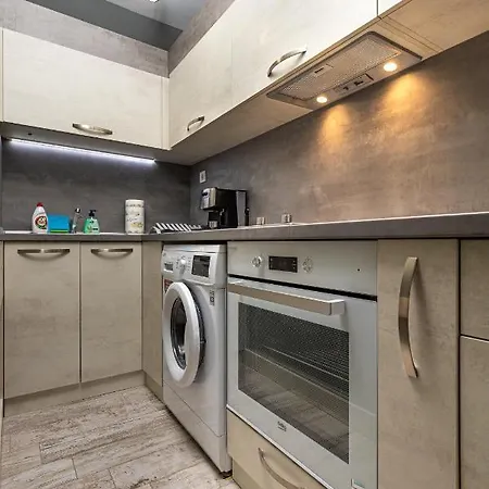 Modernly-designed 1bd With A Terrace *