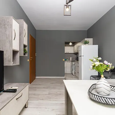 Modernly-designed 1bd With A Terrace *