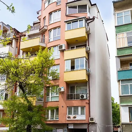 Modernly-designed 1bd With A Terrace *